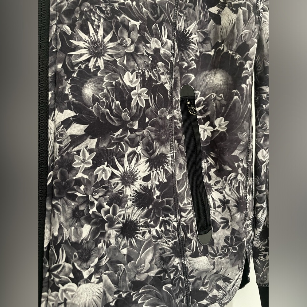 Lululemon track jacket - Picture 4 of 9